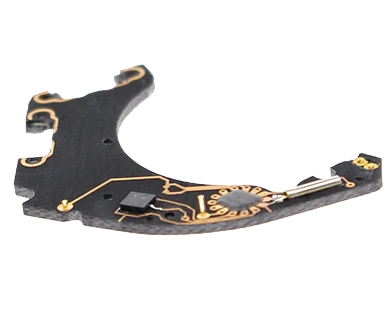 Cette image présente la carte électronique noire (PCBA) d'une montre de haute valeur, comportant un micro-assemblage avec une broche de 0,5 mm de diamètre. Les travaux détaillés incluent la liaison d'un circuit intégré (IC) et un placage spécial en or rose, mettant en lumière la technologie sophistiquée.